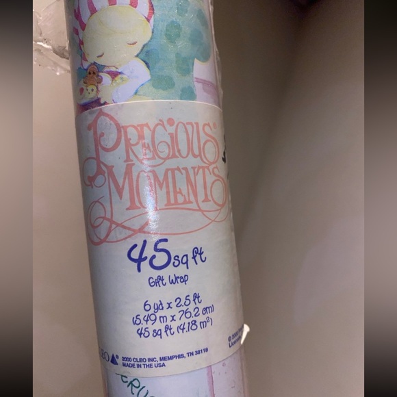 Precious Moments gift wrap - Picture 2 of 4